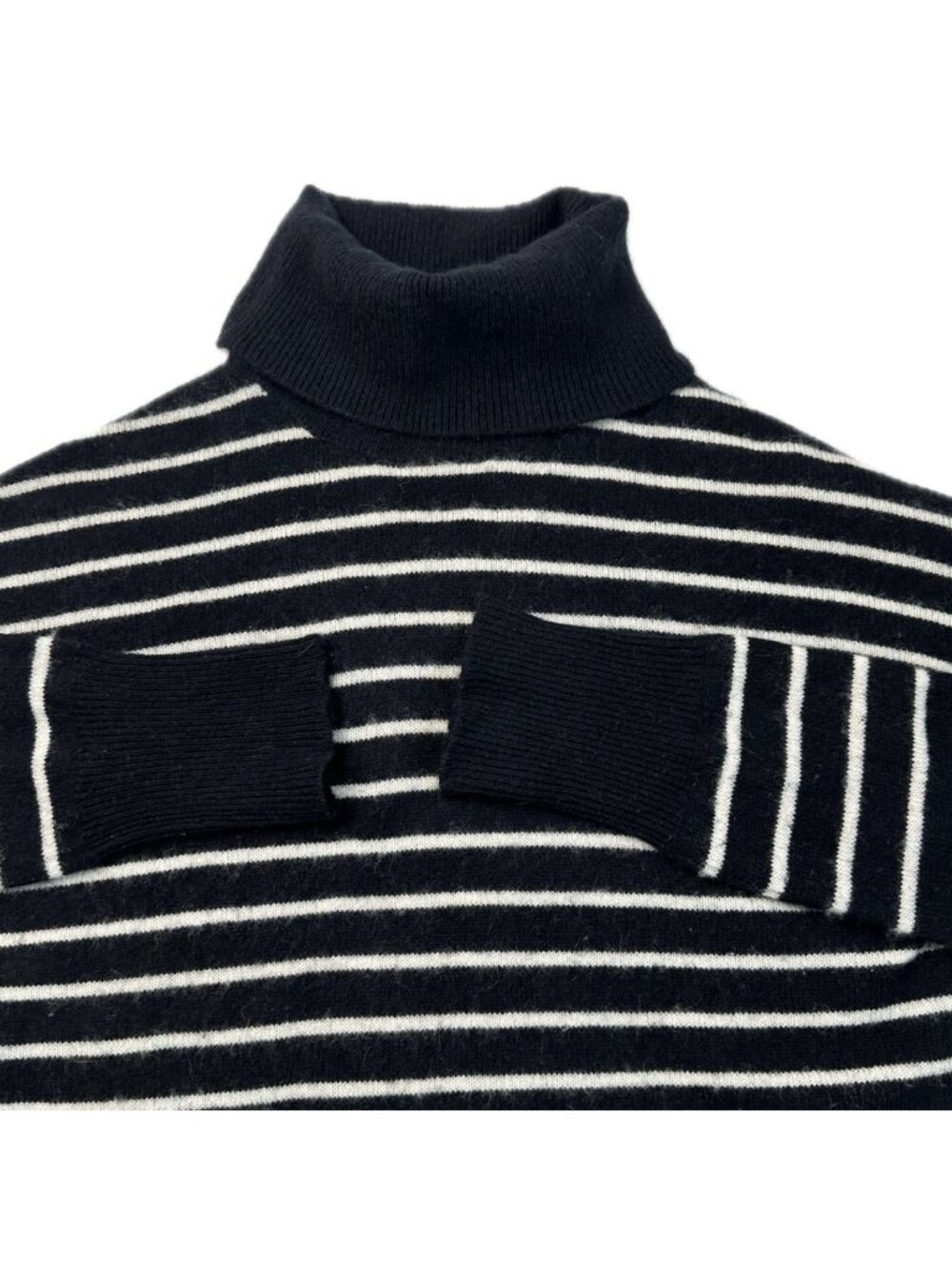 Halogen Womenâs Cashmere Turtleneck Sweater Size Medium Striped Black/White